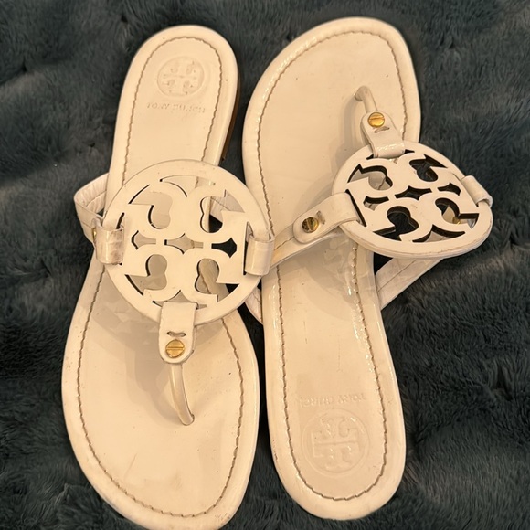 Tory Burch size 9 thong white leather sandals worn once - Picture 4 of 4